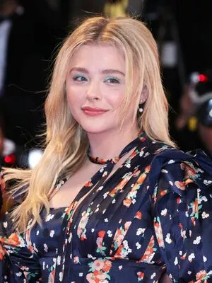 Chloë Grace Moretz / chloegmoretz nude photo #0487