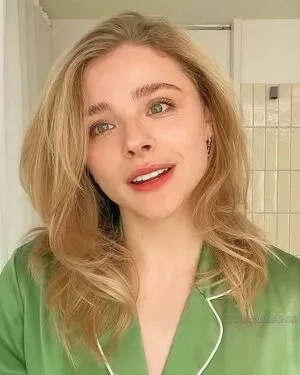 Chloë Grace Moretz / chloegmoretz nude photo #0512