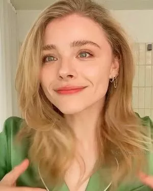 Chloë Grace Moretz / chloegmoretz nude photo #0513