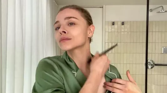 Chloë Grace Moretz / chloegmoretz nude photo #0514