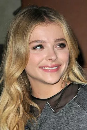 Chloë Grace Moretz / chloegmoretz nude photo #0538