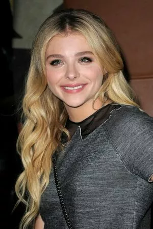 Chloë Grace Moretz / chloegmoretz nude photo #0539