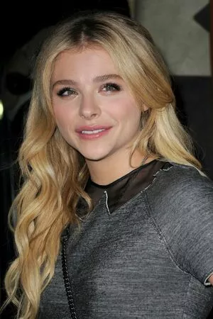 Chloë Grace Moretz / chloegmoretz nude photo #0540