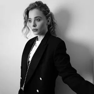 Chloë Grace Moretz / chloegmoretz nude photo #0576