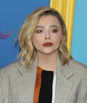 Chloë Grace Moretz / chloegmoretz nude photo #0591