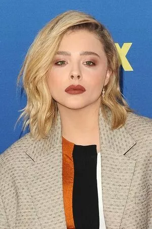 Chloë Grace Moretz / chloegmoretz nude photo #0594