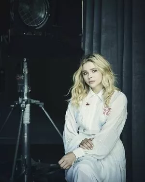 Chloë Grace Moretz / chloegmoretz nude photo #0608