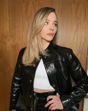 Chloë Grace Moretz / chloegmoretz nude photo #0628