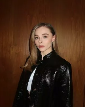 Chloë Grace Moretz / chloegmoretz nude photo #0630