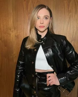 Chloë Grace Moretz / chloegmoretz nude photo #0631