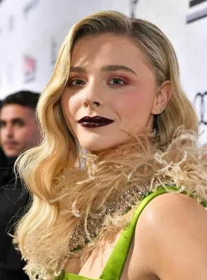 Chloë Grace Moretz / chloegmoretz nude photo #0698