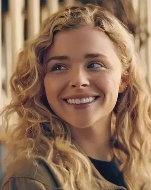 Chloë Grace Moretz / chloegmoretz nude photo #0705