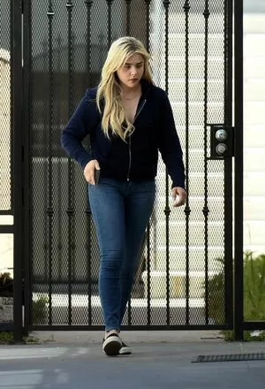 Chloë Grace Moretz / chloegmoretz nude photo #0713