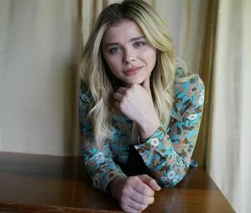 Chloë Grace Moretz / chloegmoretz nude photo #0728