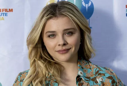 Chloë Grace Moretz / chloegmoretz nude photo #0732