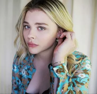 Chloë Grace Moretz / chloegmoretz nude photo #0733