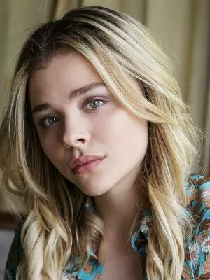Chloë Grace Moretz / chloegmoretz nude photo #0734