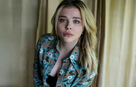 Chloë Grace Moretz / chloegmoretz nude photo #0736