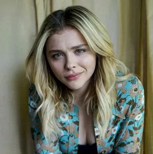 Chloë Grace Moretz / chloegmoretz nude photo #0737