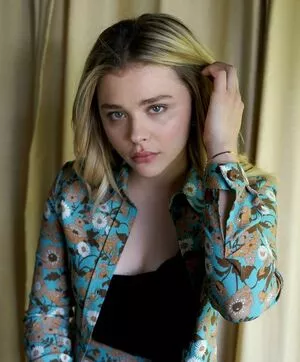 Chloë Grace Moretz / chloegmoretz nude photo #0738