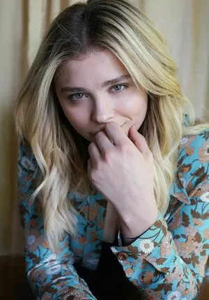 Chloë Grace Moretz / chloegmoretz nude photo #0739