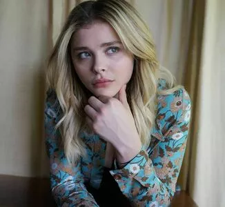 Chloë Grace Moretz / chloegmoretz nude photo #0740