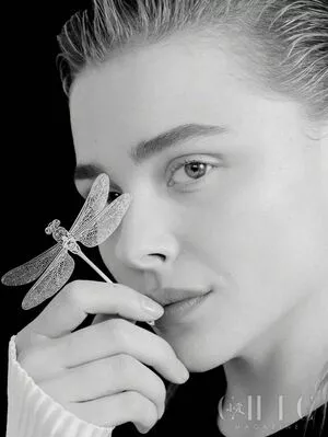 Chloë Grace Moretz / chloegmoretz nude photo #0774