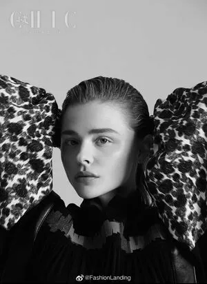 Chloë Grace Moretz / chloegmoretz nude photo #0776