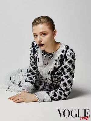 Chloë Grace Moretz / chloegmoretz nude photo #0790