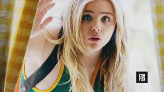 Chloë Grace Moretz / chloegmoretz nude photo #0820