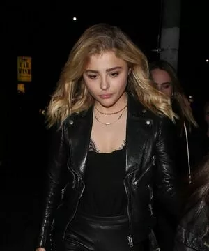 Chloë Grace Moretz / chloegmoretz nude photo #0839