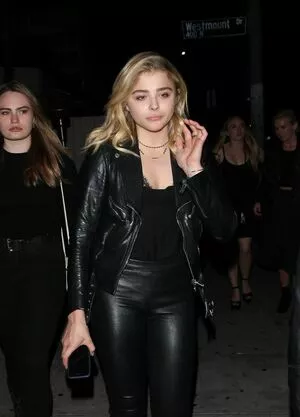 Chloë Grace Moretz / chloegmoretz nude photo #0847