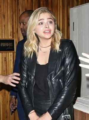 Chloë Grace Moretz / chloegmoretz nude photo #0852
