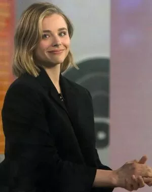Chloë Grace Moretz / chloegmoretz nude photo #0894