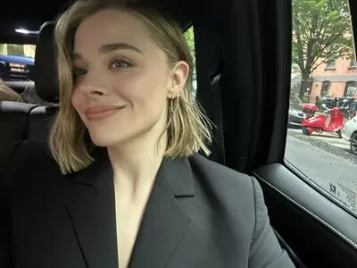 Chloë Grace Moretz / chloegmoretz nude photo #0900