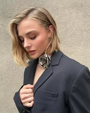 Chloë Grace Moretz / chloegmoretz nude photo #0901