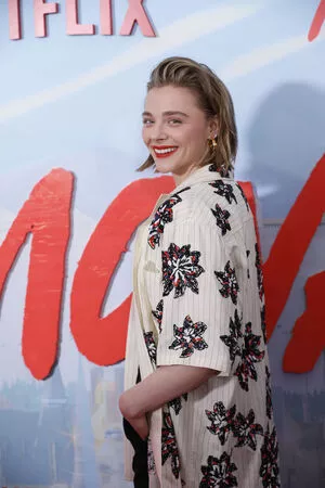 Chloë Grace Moretz / chloegmoretz nude photo #0911