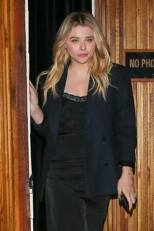 Chloë Grace Moretz / chloegmoretz nude photo #0936