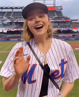 Chloë Grace Moretz / chloegmoretz nude photo #0961