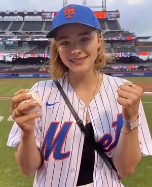 Chloë Grace Moretz / chloegmoretz nude photo #0963