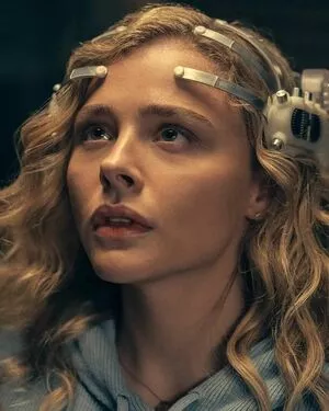 Chloë Grace Moretz / chloegmoretz nude photo #0984