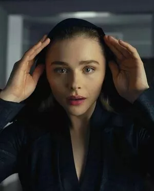 Chloë Grace Moretz / chloegmoretz nude photo #0985