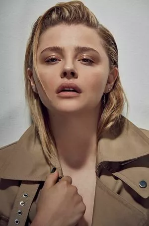 Chloë Grace Moretz / chloegmoretz nude photo #0991