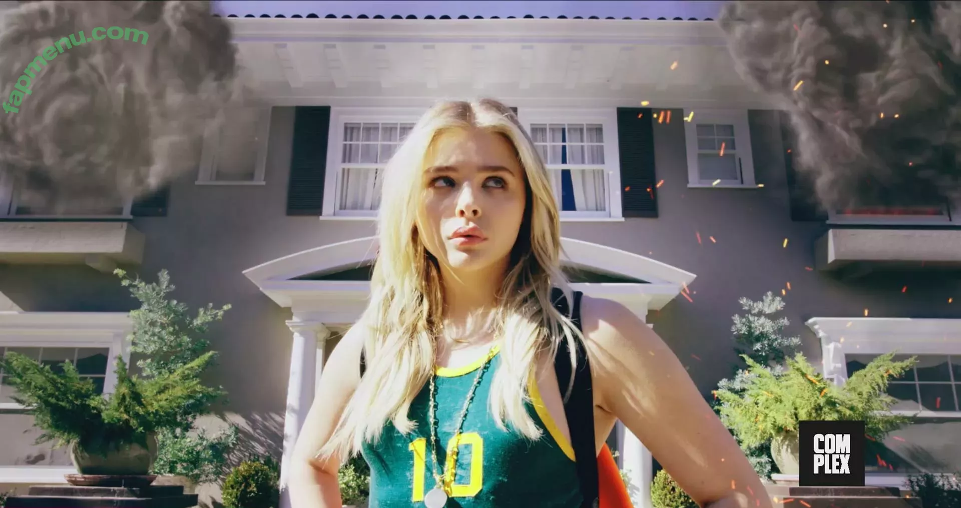 Chloë Grace Moretz nude photo #0159 (chloegmoretz)