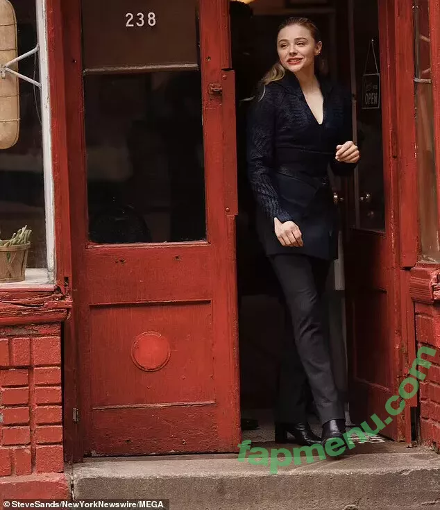 Chloë Grace Moretz nude photo #0210 (chloegmoretz)