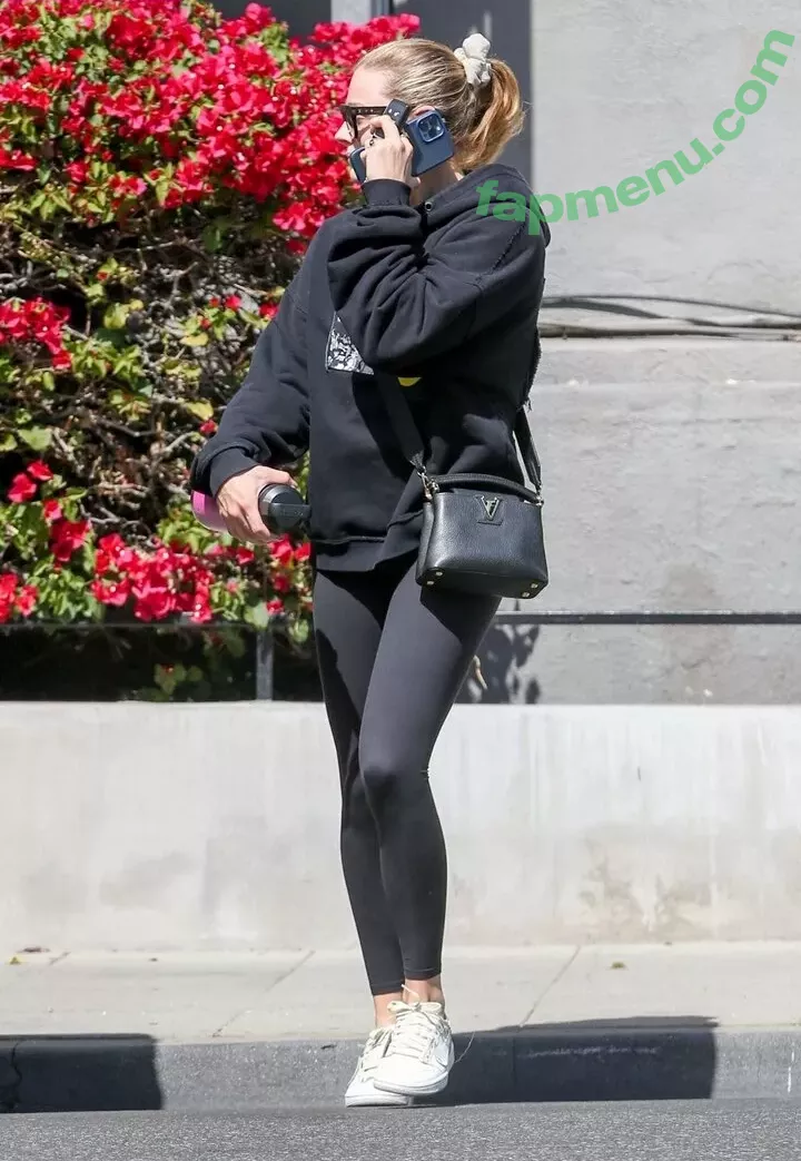 Chloë Grace Moretz nude photo #0264 (chloegmoretz)