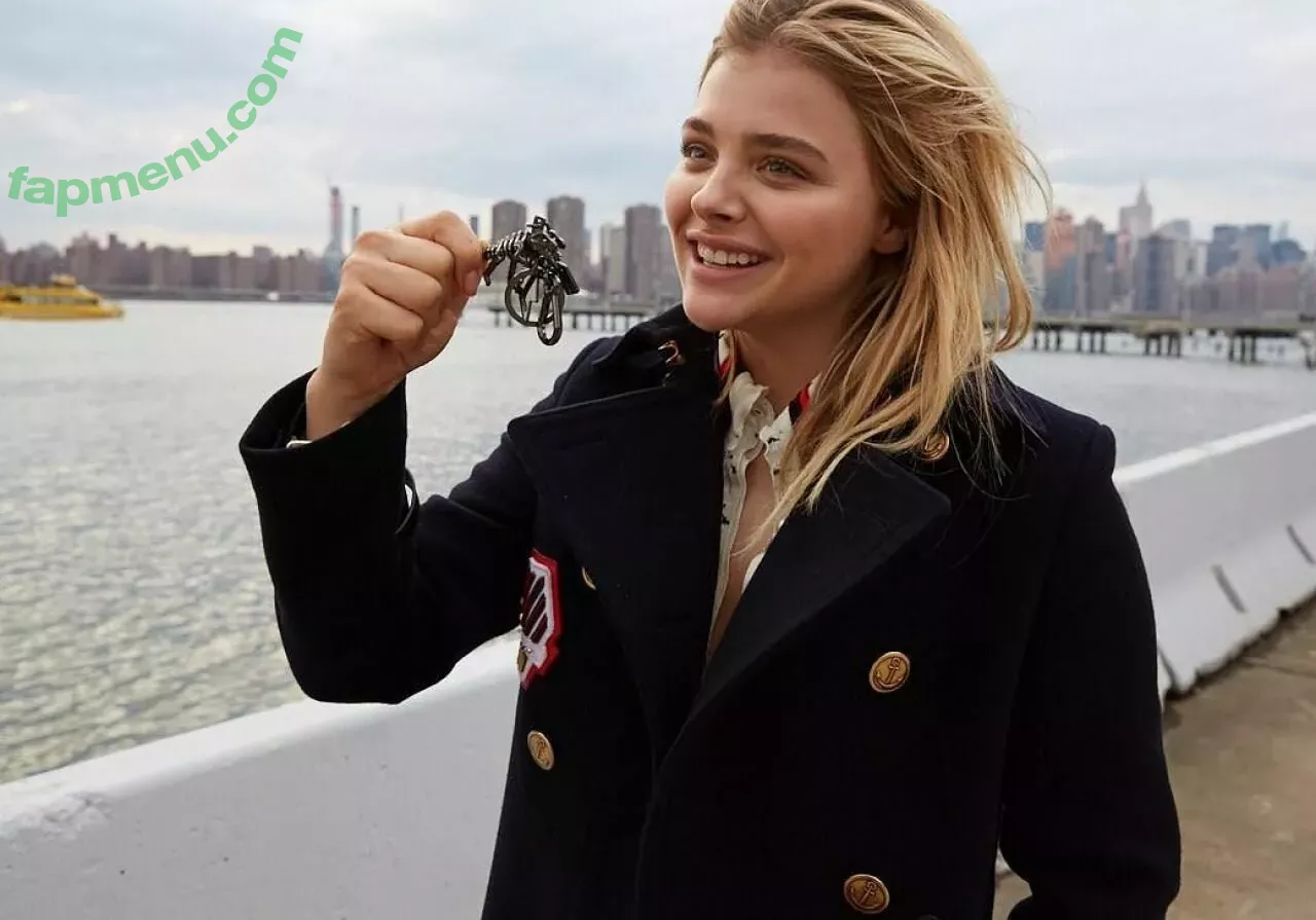 Chloë Grace Moretz nude photo #0434 (chloegmoretz)