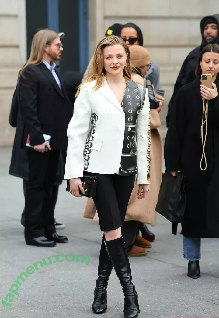 Chloë Grace Moretz nude photo #0462 (chloegmoretz)