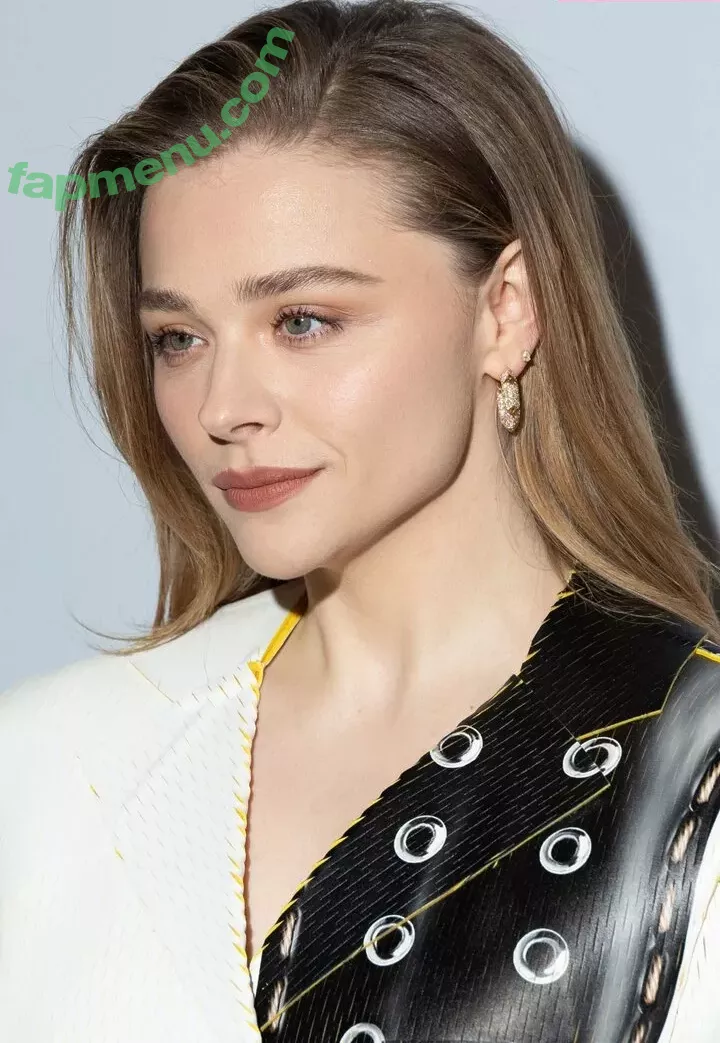 Chloë Grace Moretz nude photo #0466 (chloegmoretz)
