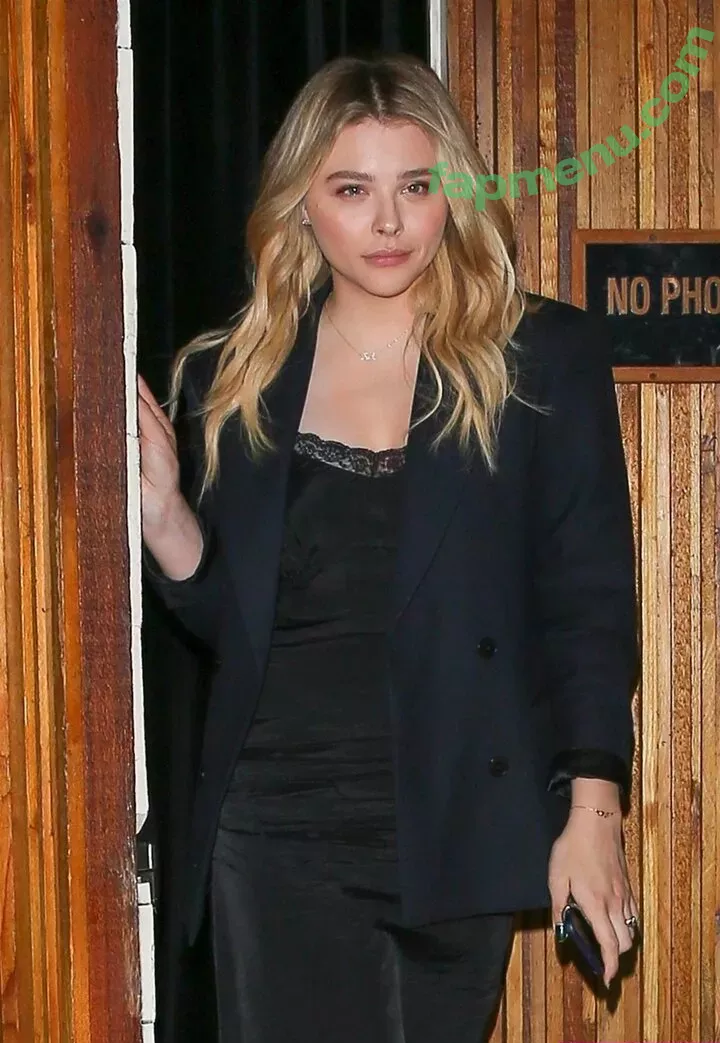 Chloë Grace Moretz nude photo #0936 (chloegmoretz)